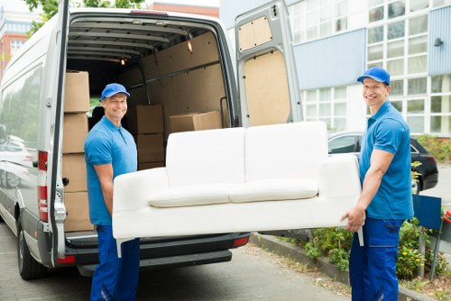 Short-term storage unit options in Aperfield for household items
