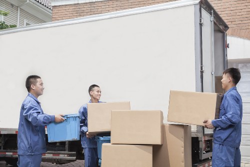 Local packing team in Aperfield preparing boxes for home or office move